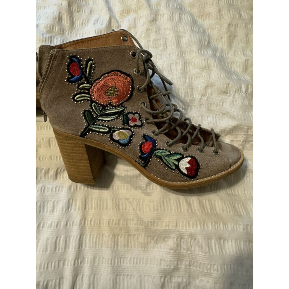 Jeffrey Campbell Square Toe Rmbroidered Lace Up Suede Ankle Bootie Size 8 Rare - Picture 3 of 7